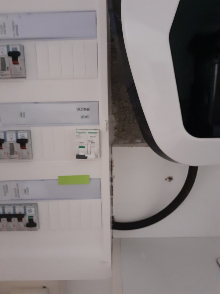 borne de recharge e-Solutions Peugeot Saint Xandre La Rochelle