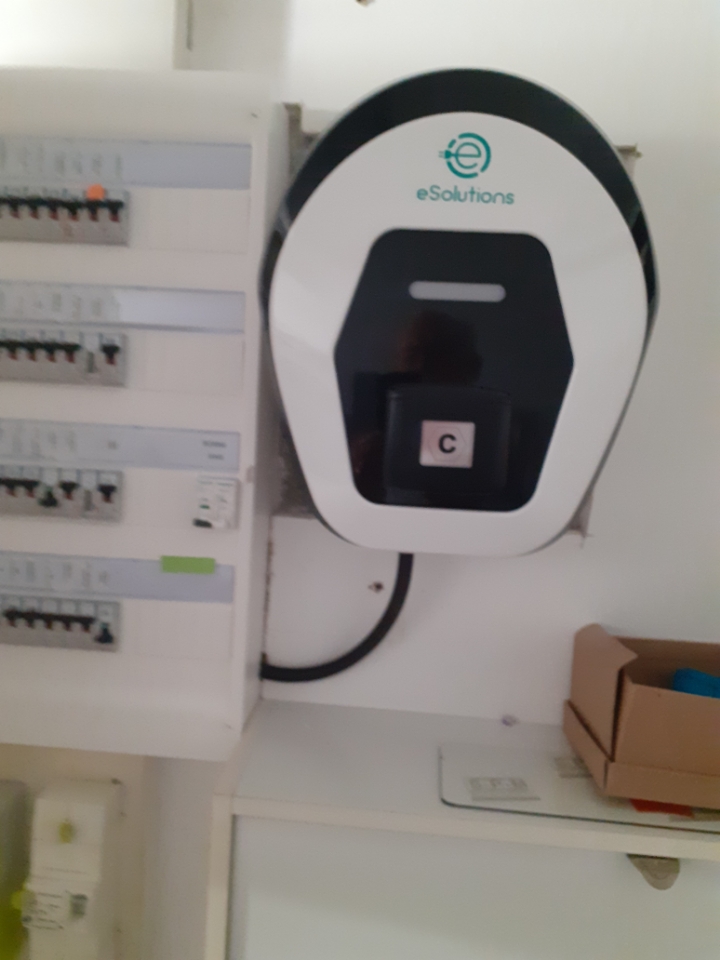 borne de recharge e-Solutions Peugeot Saint Xandre