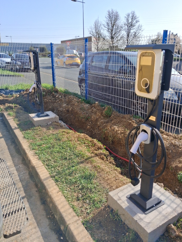 Installation de borne Véhicule électrique IRVE 7 KW à La Rochelle Périgny